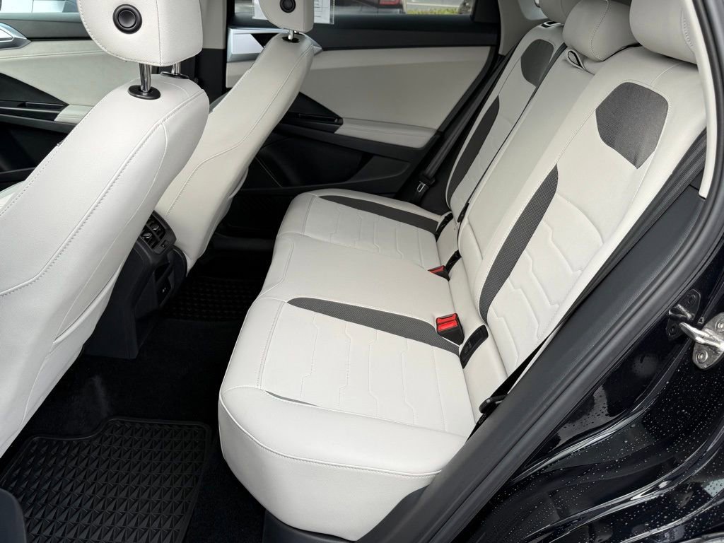 Used 2025 Volkswagen Taos SE image 24