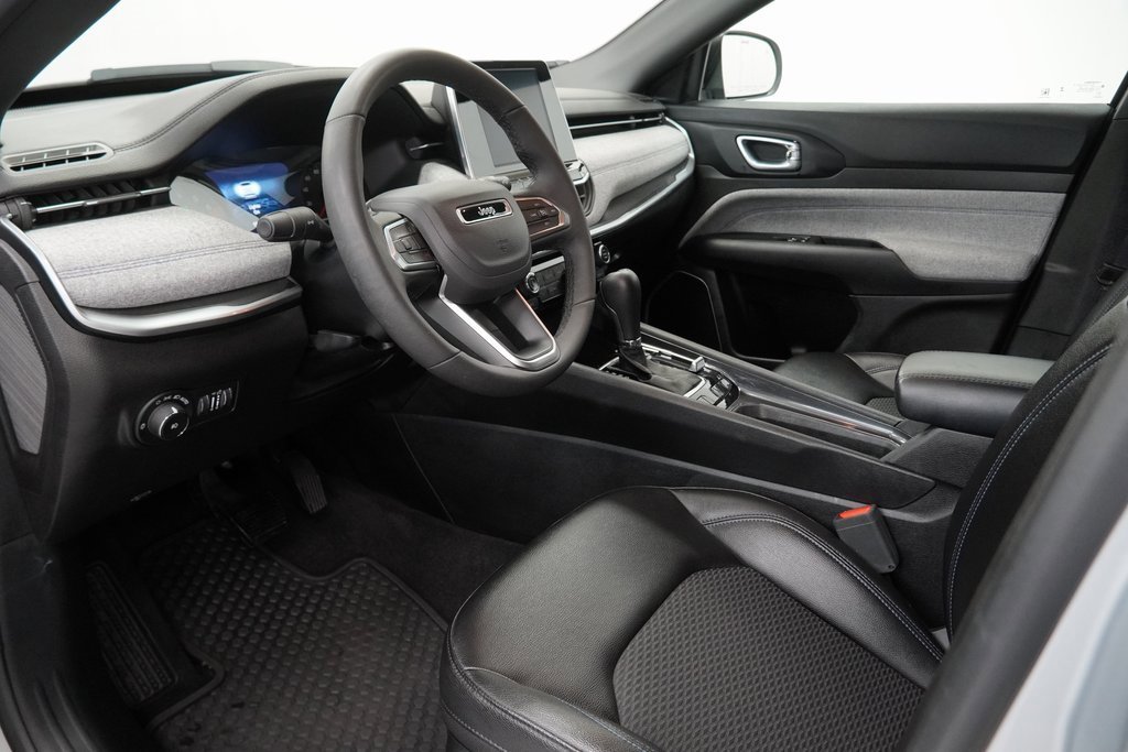 Certified 2025 Jeep Compass Latitude w/ Convenience Group image 18