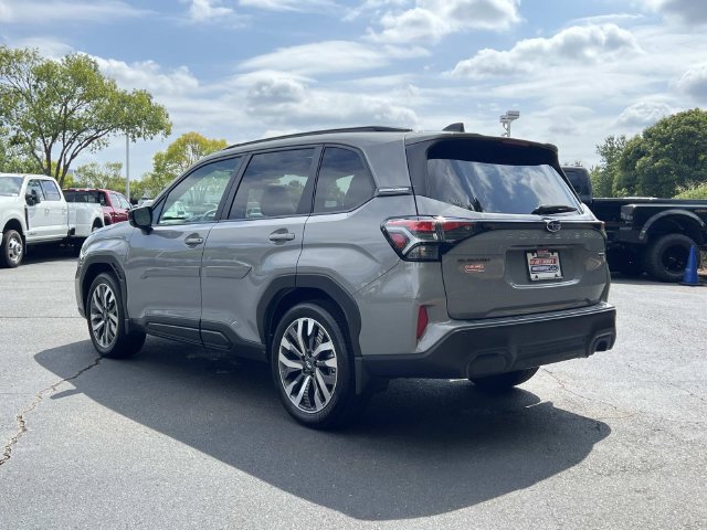 Used 2025 Subaru Forester Touring w/ Popular Package - Touring AWD/4WD image 4