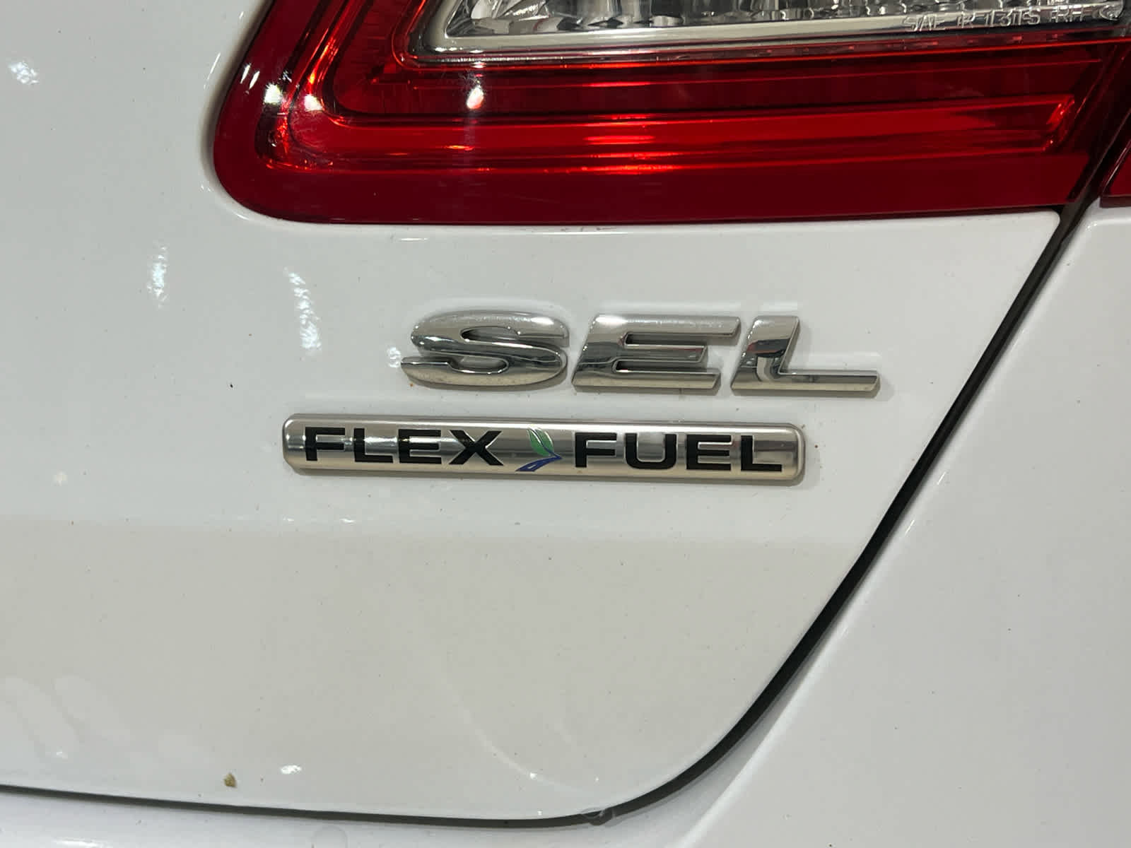 Used 2018 Ford Taurus SEL FWD image 8