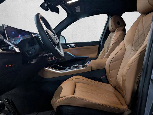 New 2026 BMW X5 xDrive50e w/ M Sport Package AWD/4WD image 4