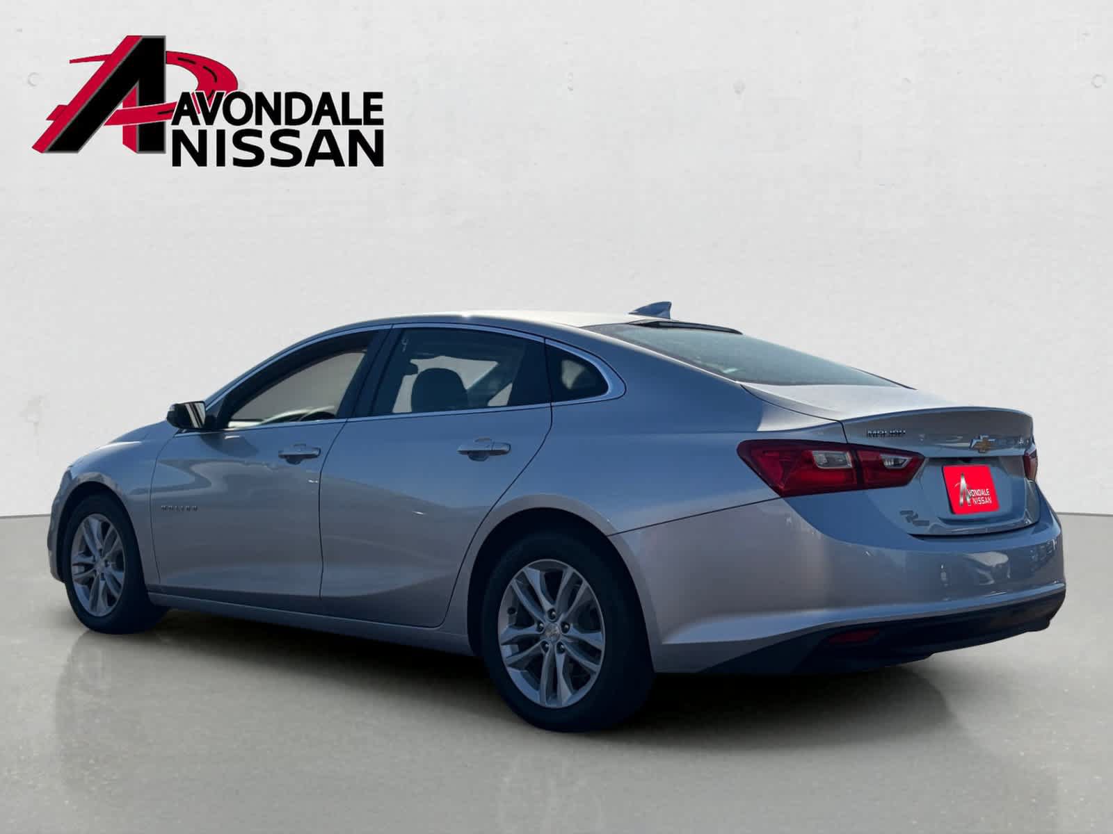 Used 2018 Chevrolet Malibu LT FWD image 2