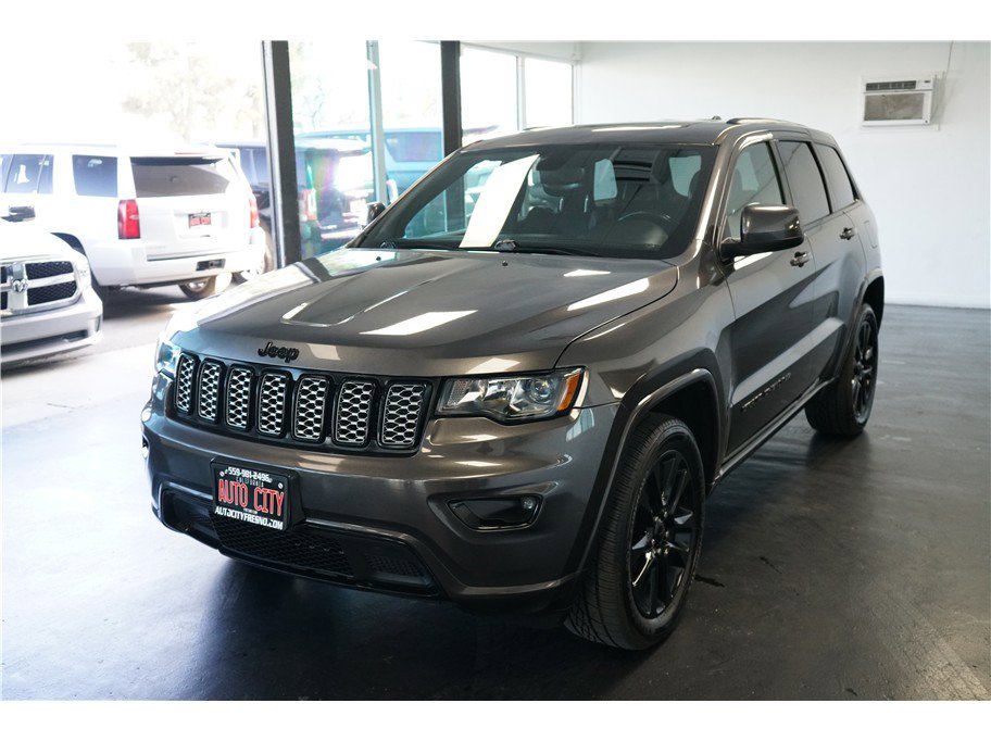 Used 2019 Jeep Grand Cherokee Altitude image 3