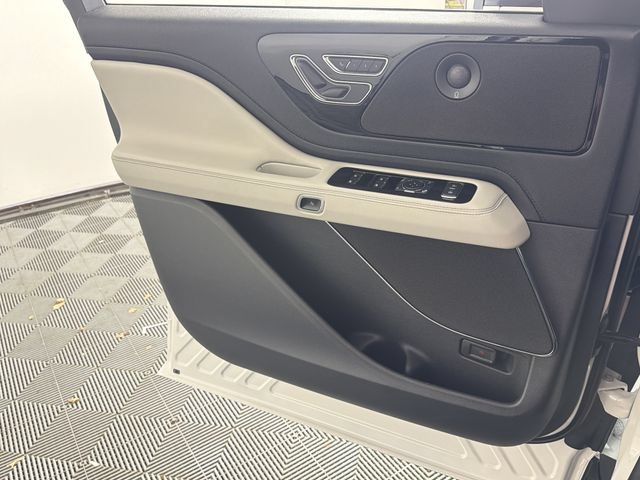 New 2026 Lincoln Aviator AWD image 15