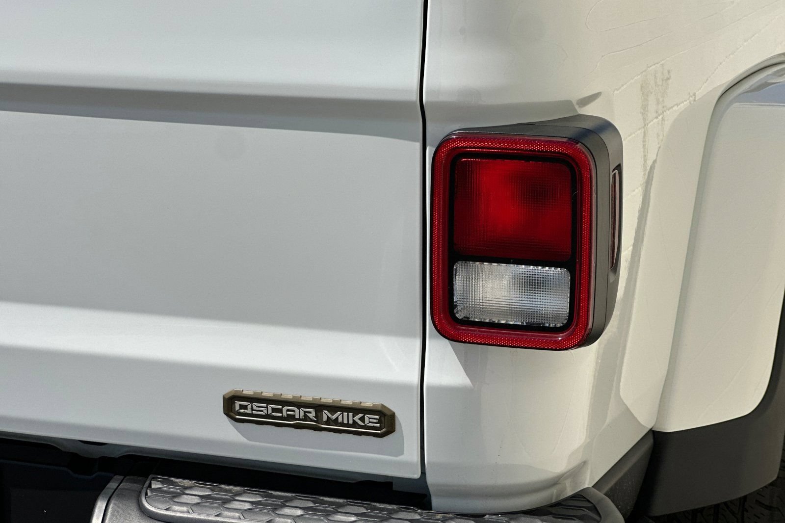 Used 2023 Jeep Gladiator Sport AWD/4WD image 36