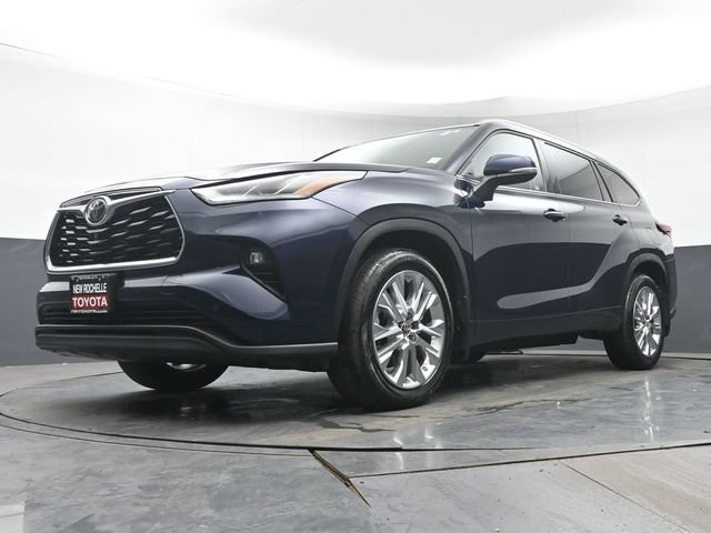 Certified 2024 Toyota Highlander Limited AWD/4WD image 30