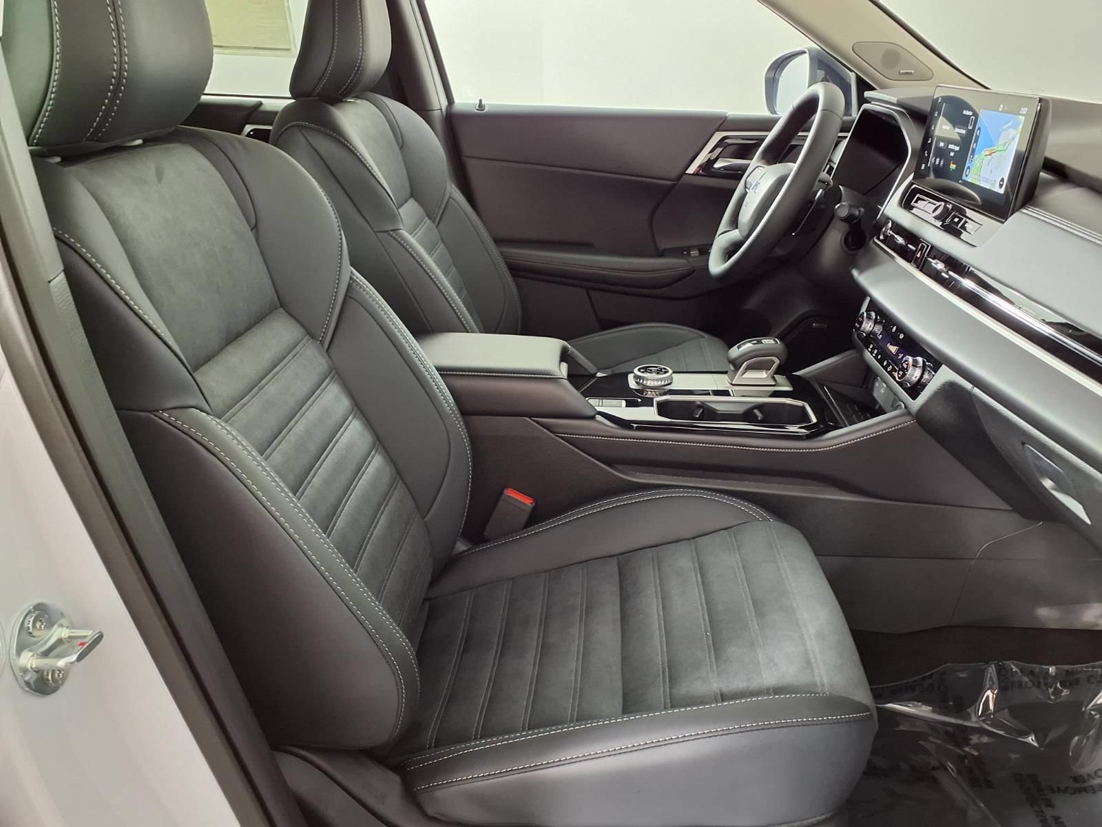 New 2026 Mitsubishi Outlander AWD image 9