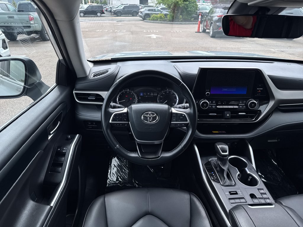 Used 2025 Toyota Highlander XLE AWD/4WD image 14