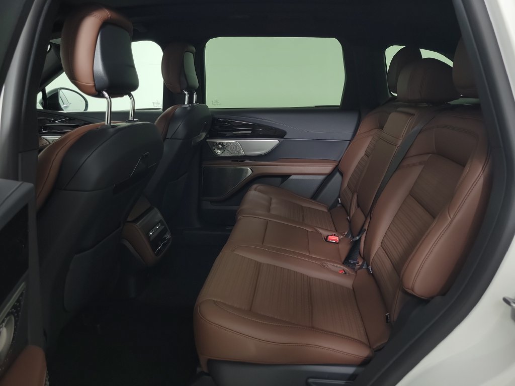 New 2026 Lincoln Nautilus Reserve AWD/4WD image 13