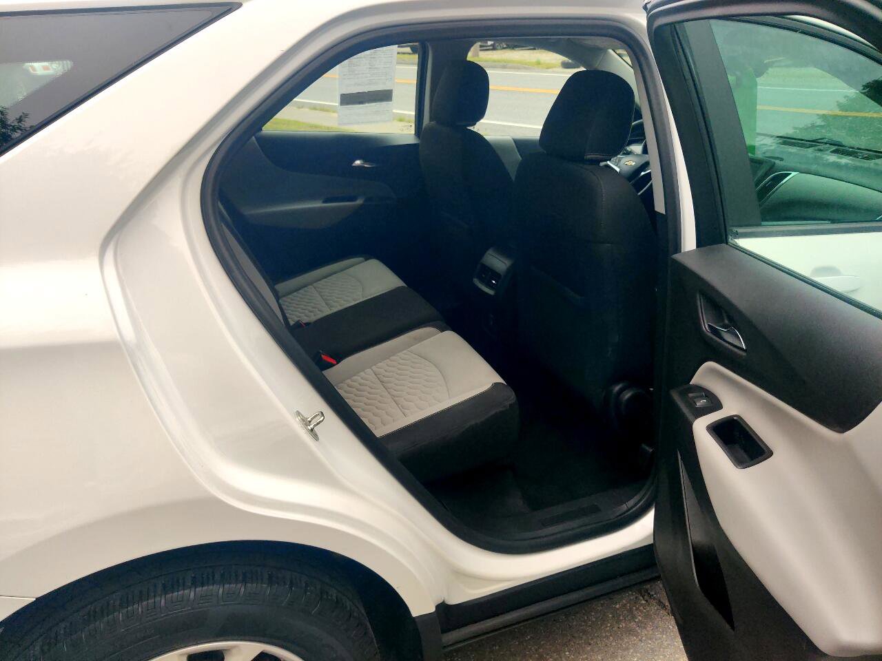 Used 2020 Chevrolet Equinox LS image 14