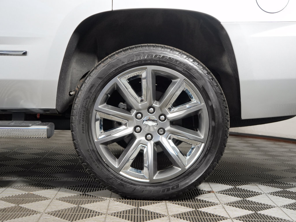 Used 2019 Chevrolet Tahoe LT w/ Luxury Package AWD/4WD image 15