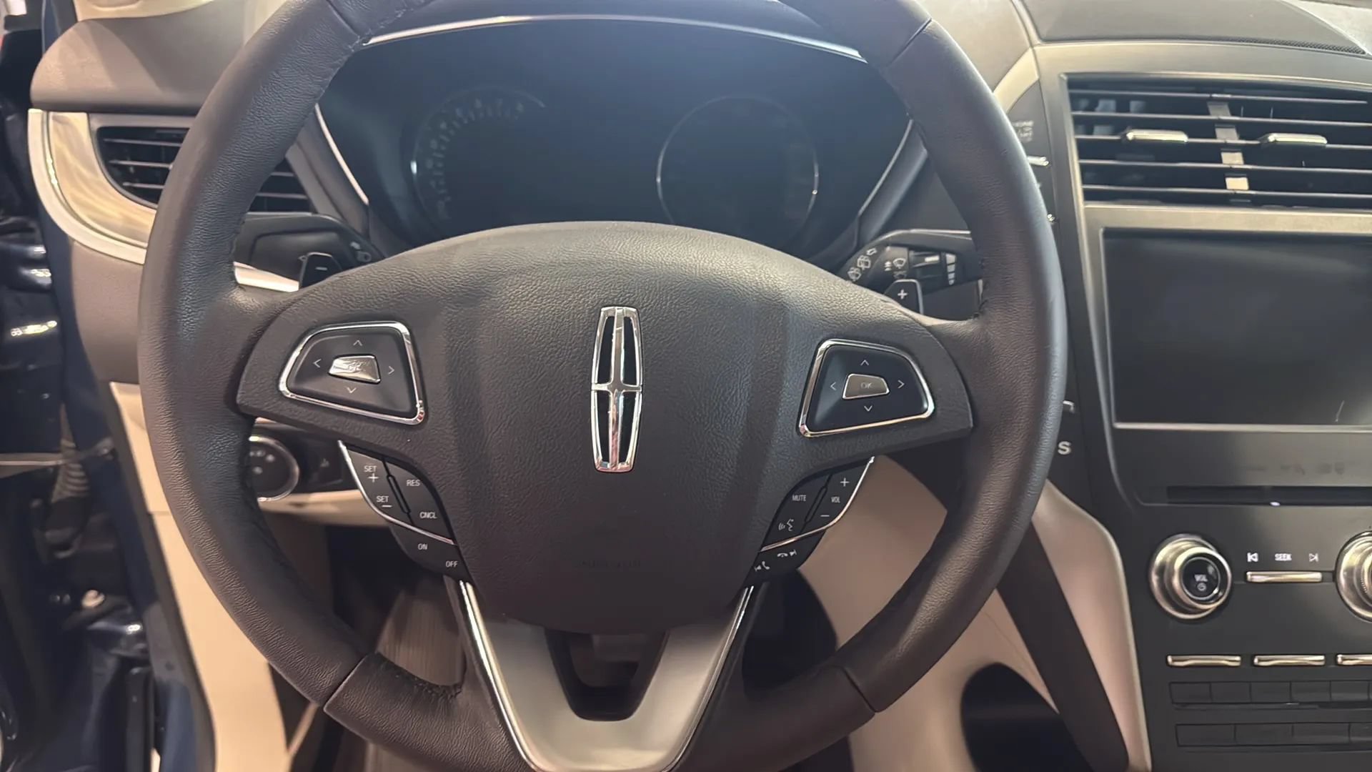 Used 2018 Lincoln MKC Premiere FWD image 25