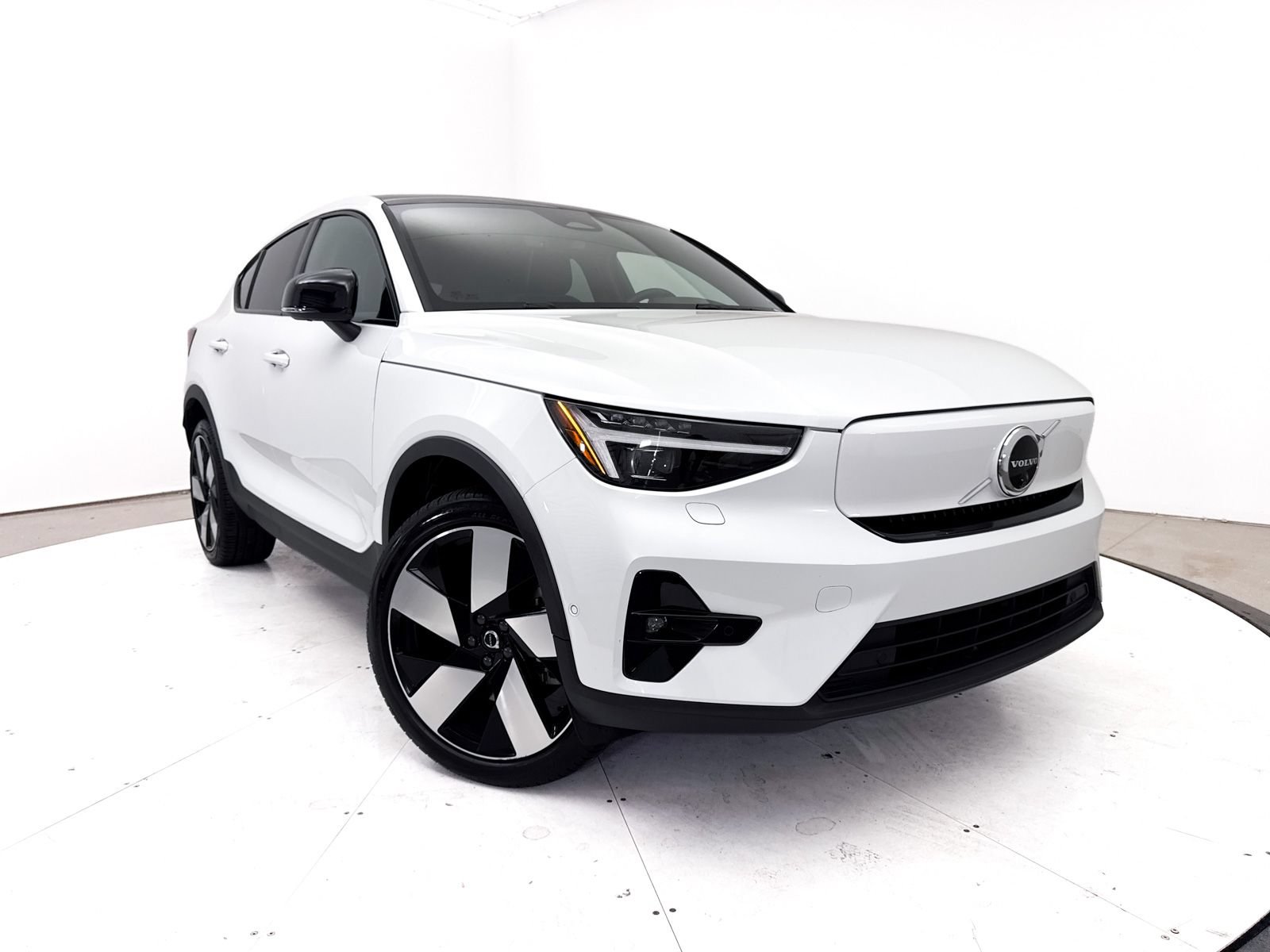 Used 2023 Volvo C40 P8 Recharge Ultimate AWD/4WD image 1