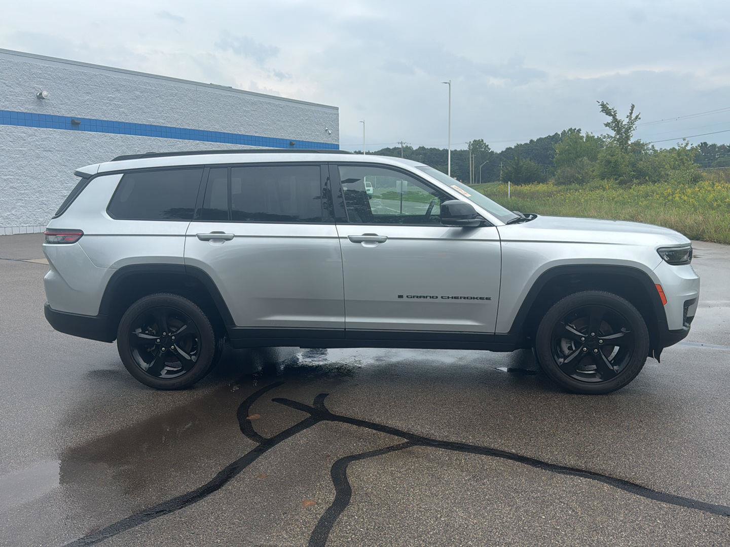 Used 2024 Jeep Grand Cherokee L Laredo AWD/4WD image 6