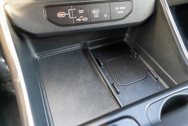 Used 2025 Kia Carnival EX image 40