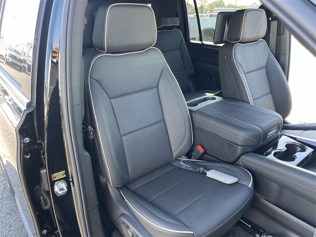 New 2025 Chevrolet Suburban Premier image 26