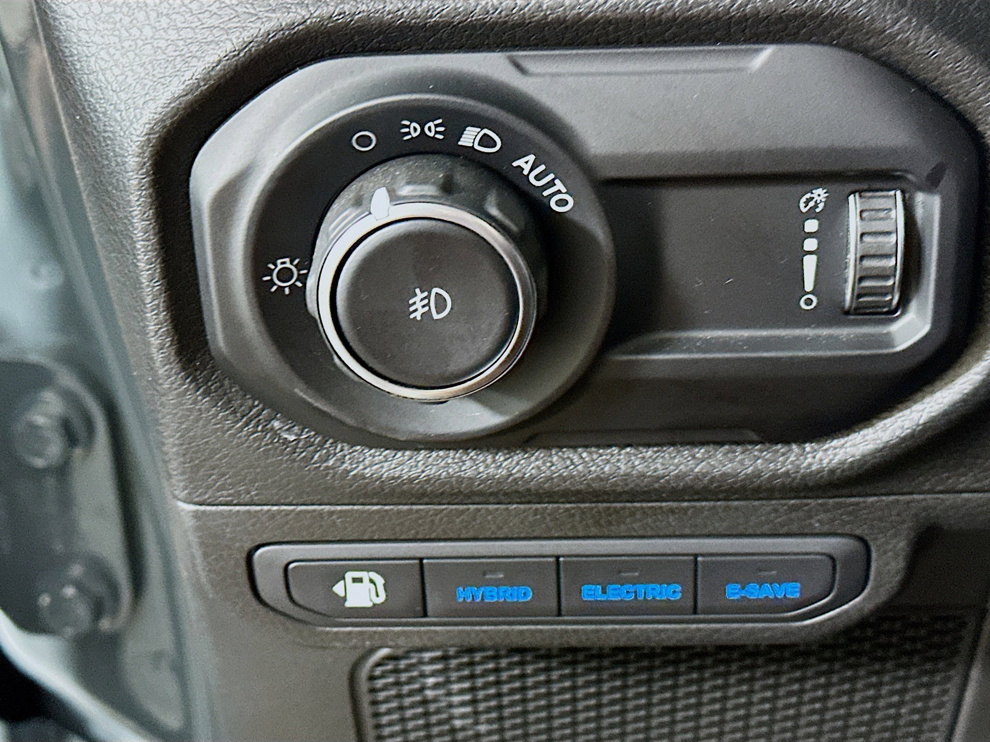 Used 2024 Jeep Wrangler Sport S w/ Convenience Group image 16