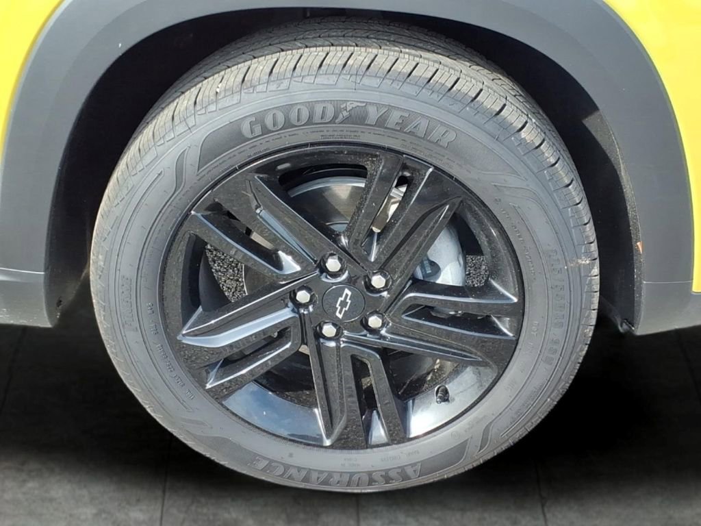 Used 2025 Chevrolet Trax ACTIV w/ Sunroof Package image 9