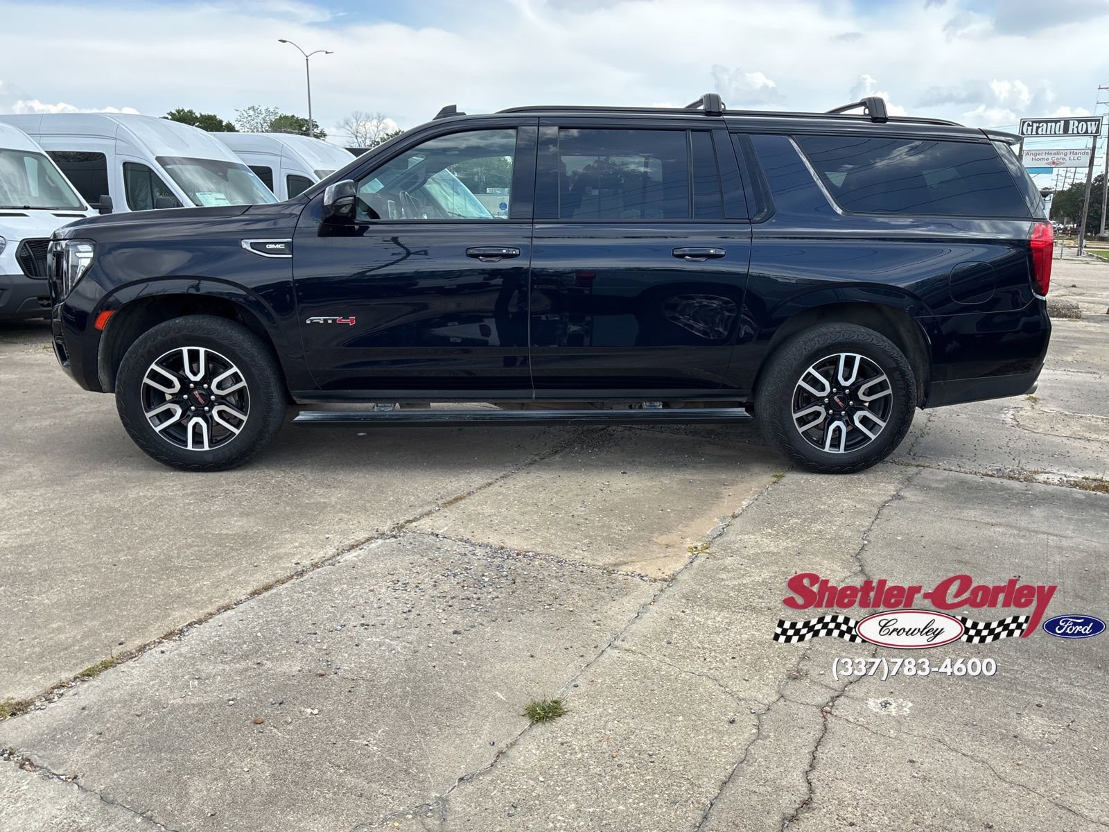 Used 2023 GMC Yukon XL AT4 w/ AT4 Premium Plus Package image 11