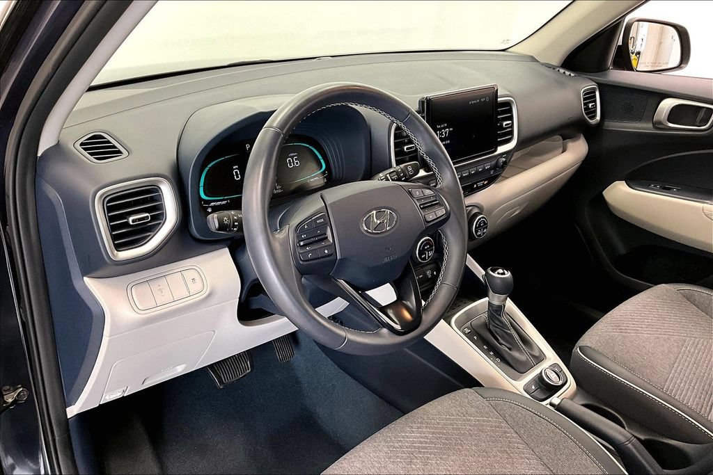 Certified 2024 Hyundai Venue Limited FWD image 13