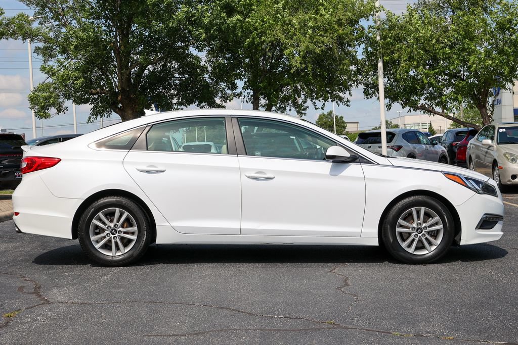 Used 2015 Hyundai Sonata SE w/ Option Group 09 FWD image 24