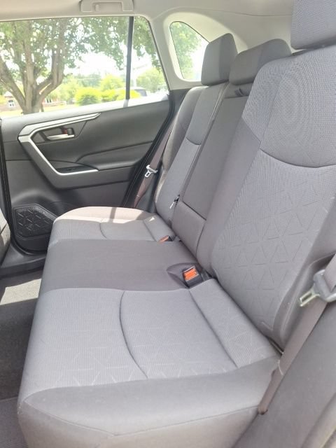 Used 2019 Toyota RAV4 XLE w/ Carpet Mat Package AWD/4WD image 17