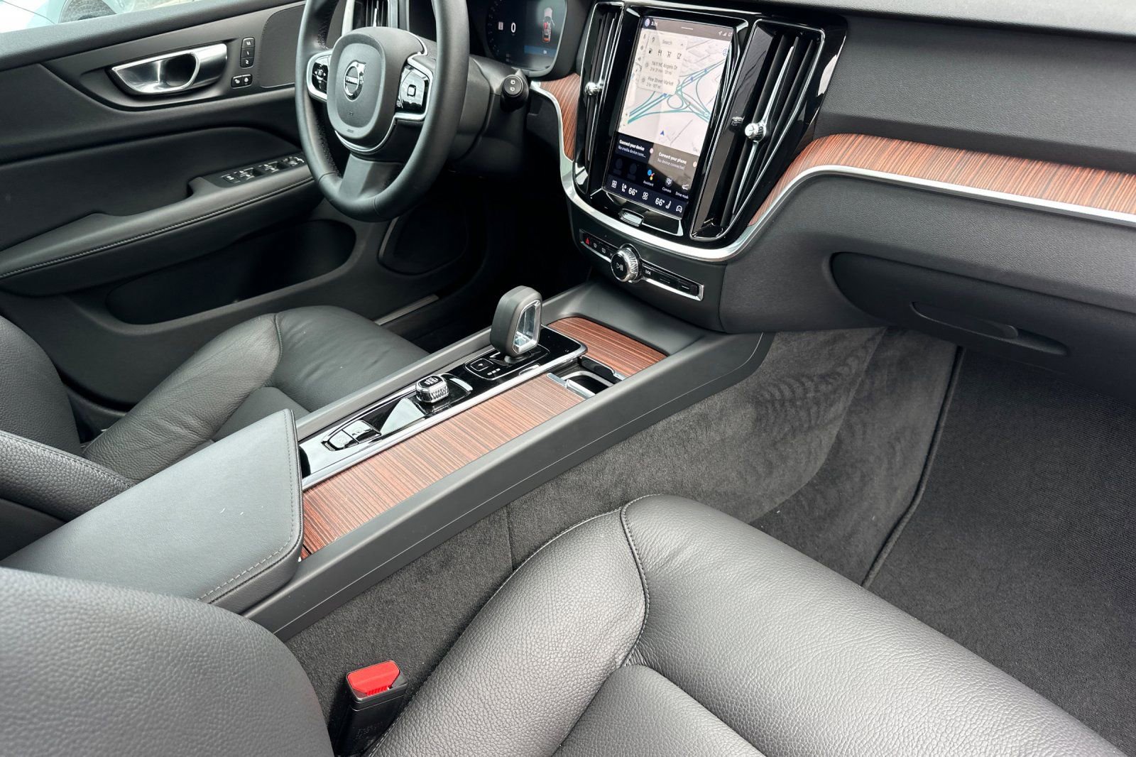 Used 2025 Volvo V60 B5 Cross Country Plus image 16