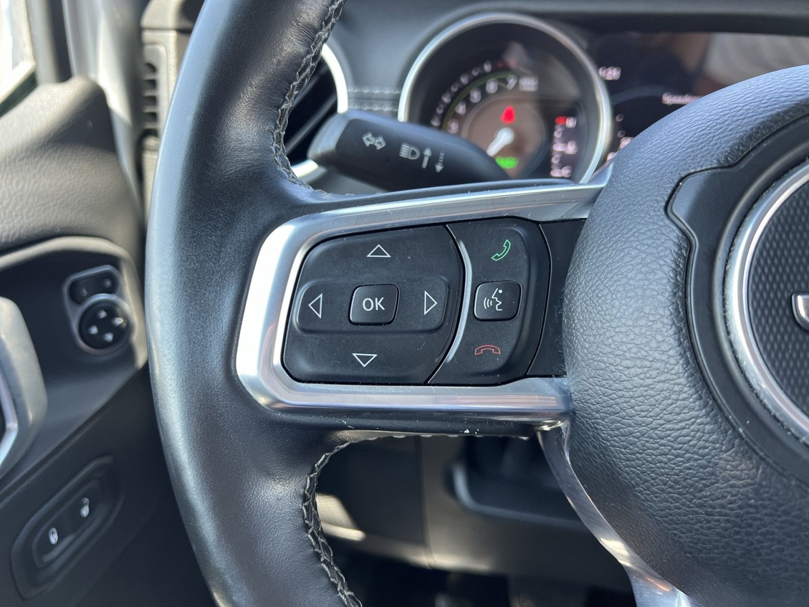 Used 2023 Jeep Wrangler Unlimited Sahara w/ Cold Weather Group AWD/4WD image 29