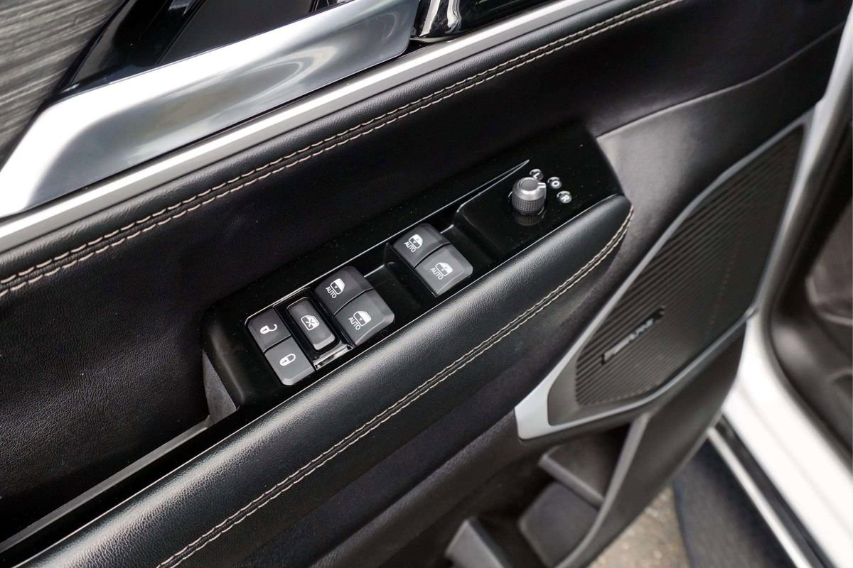 Used 2024 Jeep Wagoneer Series II w/ Flexible Seating Group RWD image 15