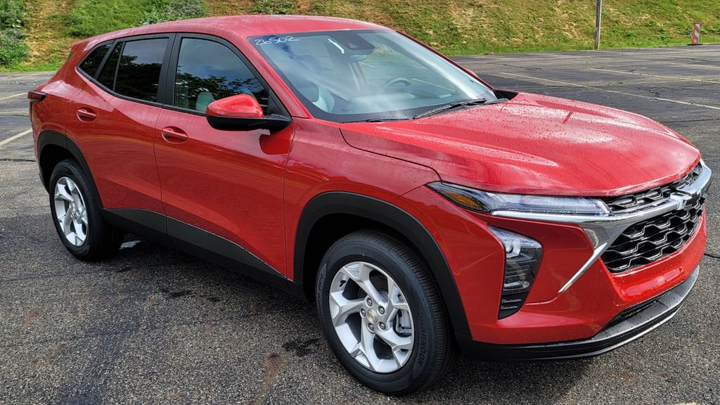 New 2026 Chevrolet Trax LS w/ LS Convenience Package FWD image 2