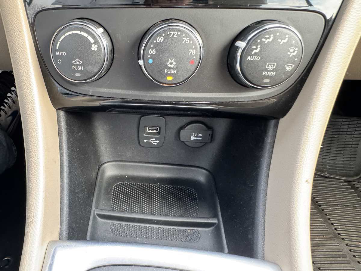 Used 2013 Chrysler 200 Limited FWD image 46