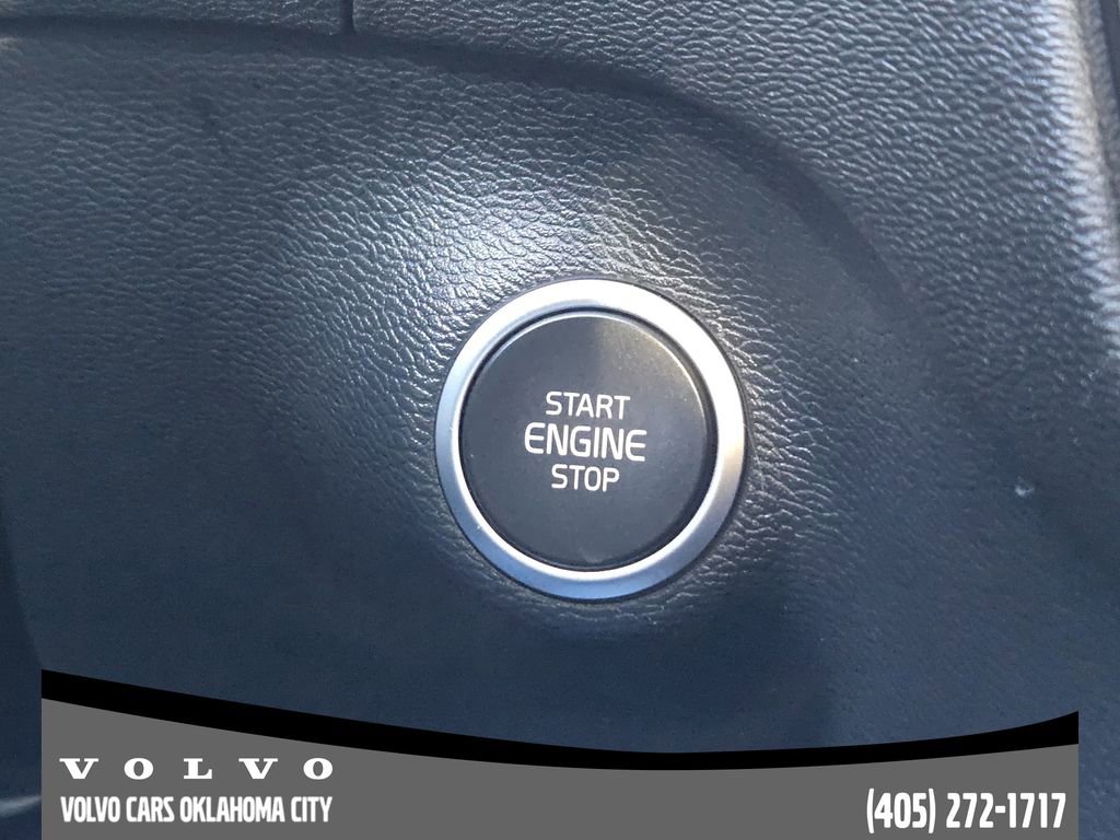 Certified 2025 Volvo XC40 B5 Core w/ Protection Package Premier image 20