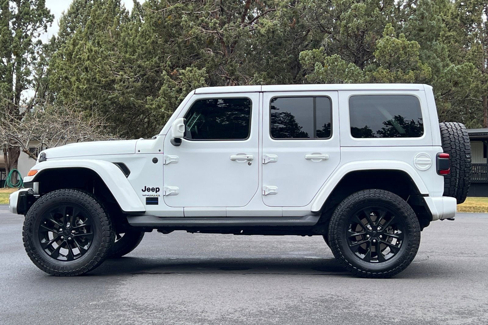 Used 2022 Jeep Wrangler Unlimited Sahara image 7