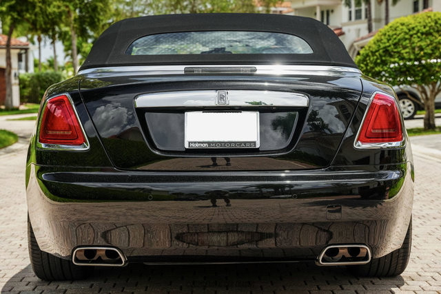 Used 2019 Rolls-Royce Dawn RWD image 18