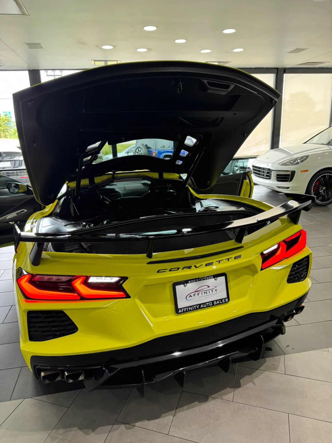 Used 2023 Chevrolet Corvette Stingray Coupe w/ Z51 Performance Package RWD image 18