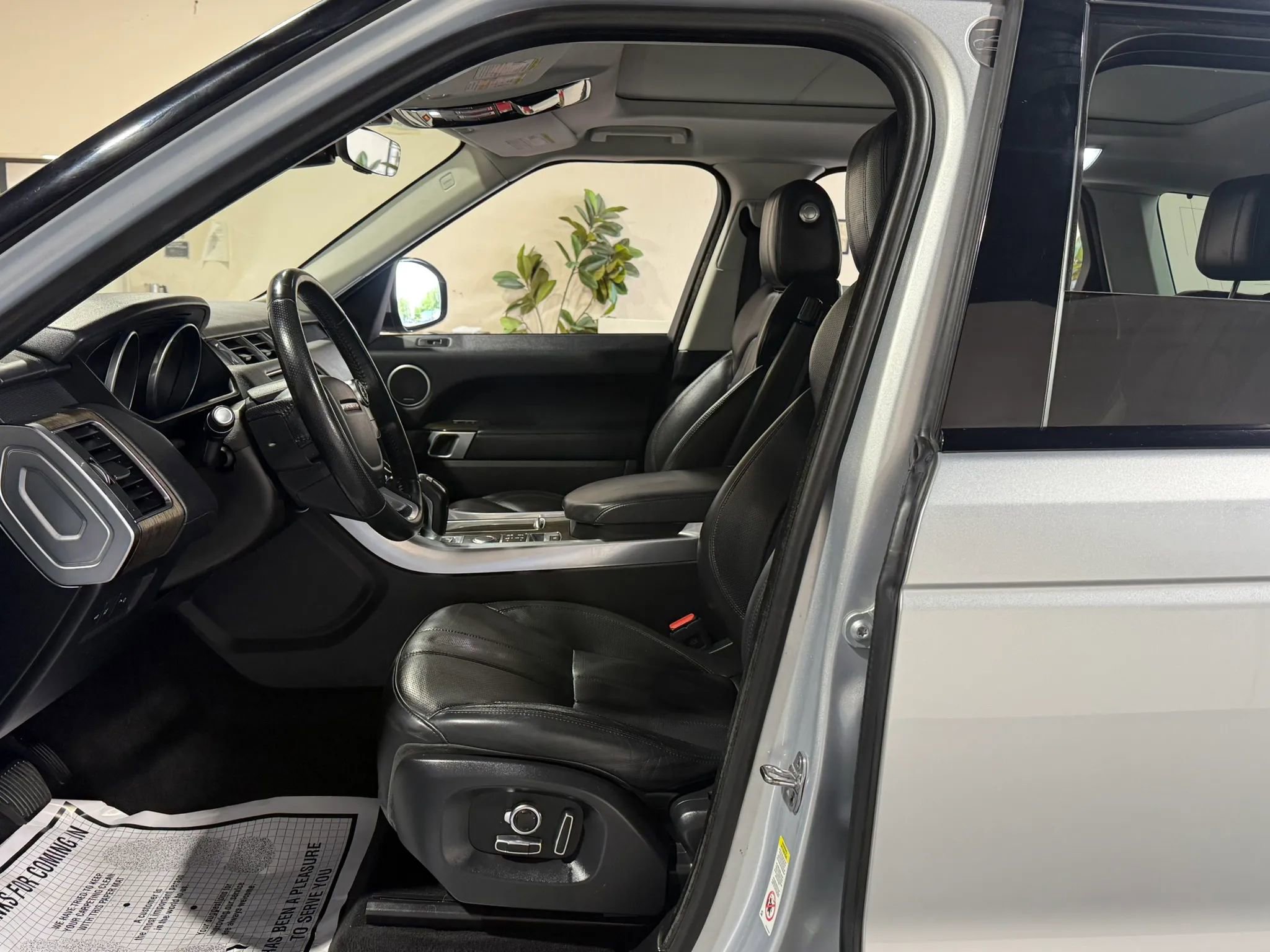 Used 2017 Land Rover Range Rover Sport HSE AWD/4WD image 14