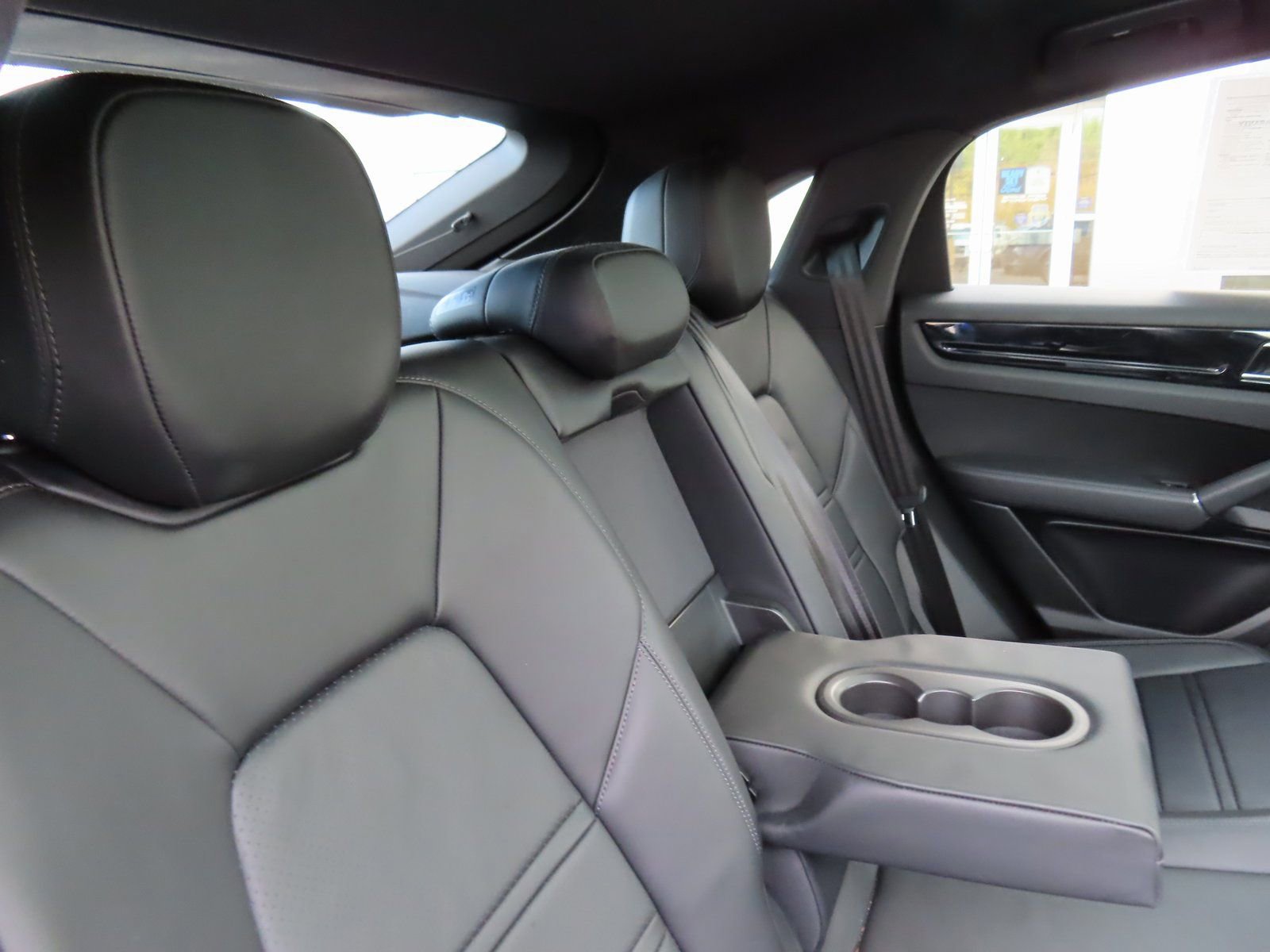 Used 2021 Porsche Cayenne Coupe image 34