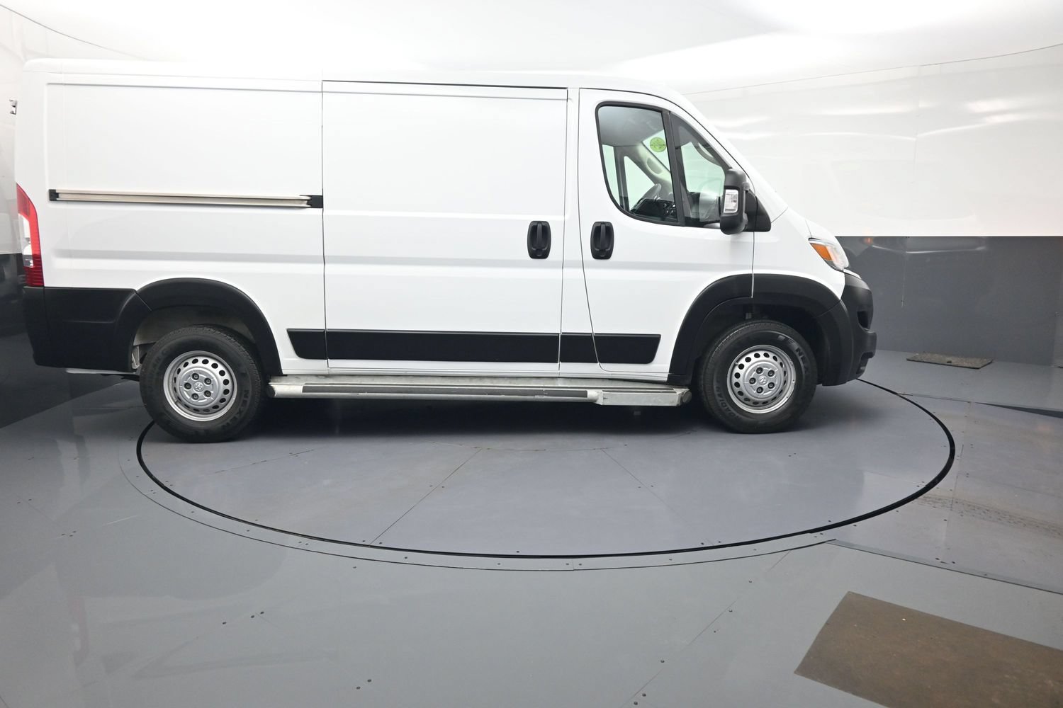Used 2025 RAM ProMaster 2500 w/ U-Haul Equipment Group FWD image 2