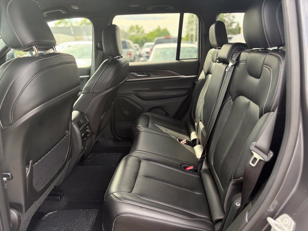 Certified 2025 Jeep Grand Cherokee Limited AWD/4WD image 13