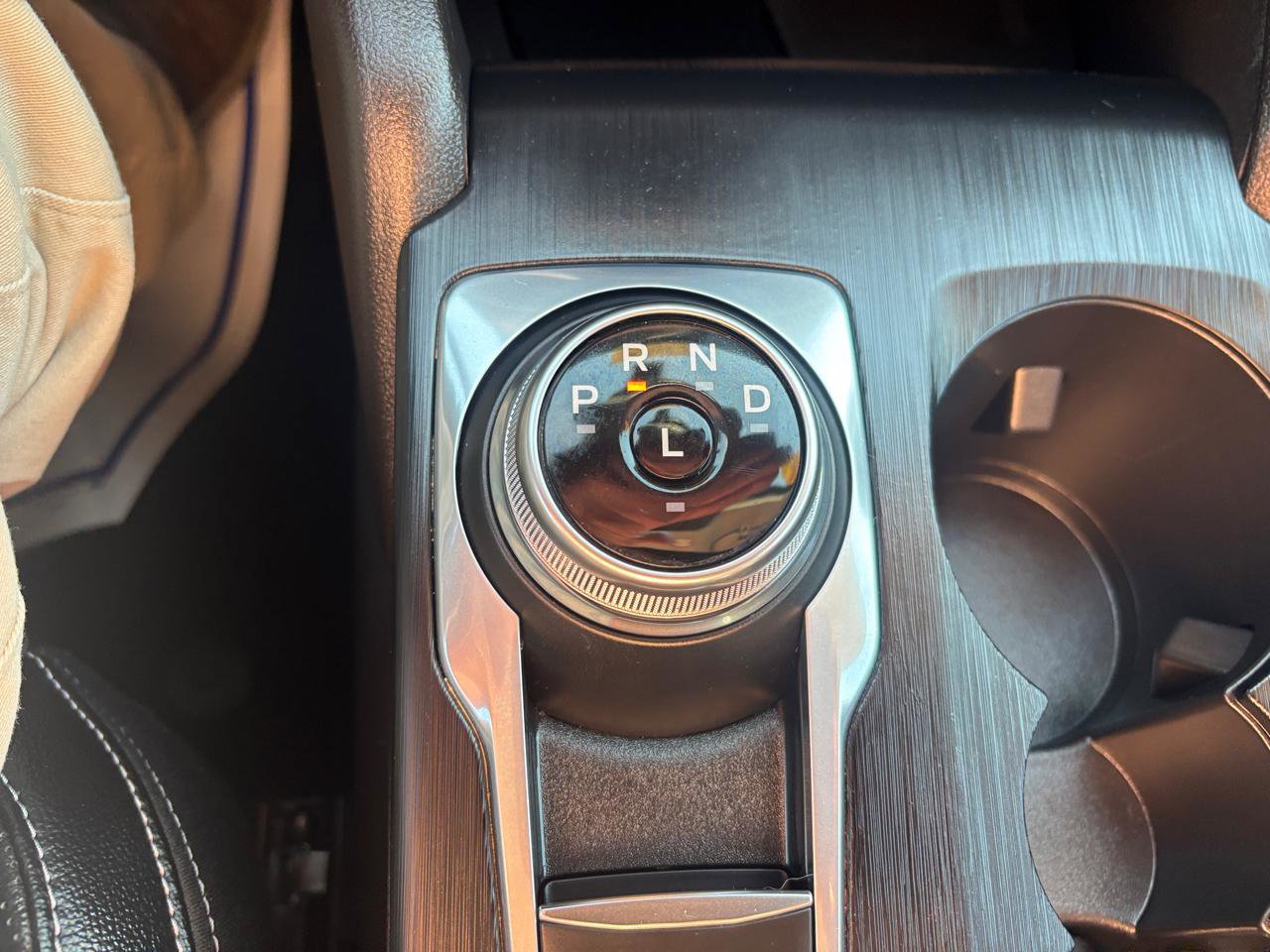 Used 2024 Ford Escape Platinum w/ Premium Technology Package image 25