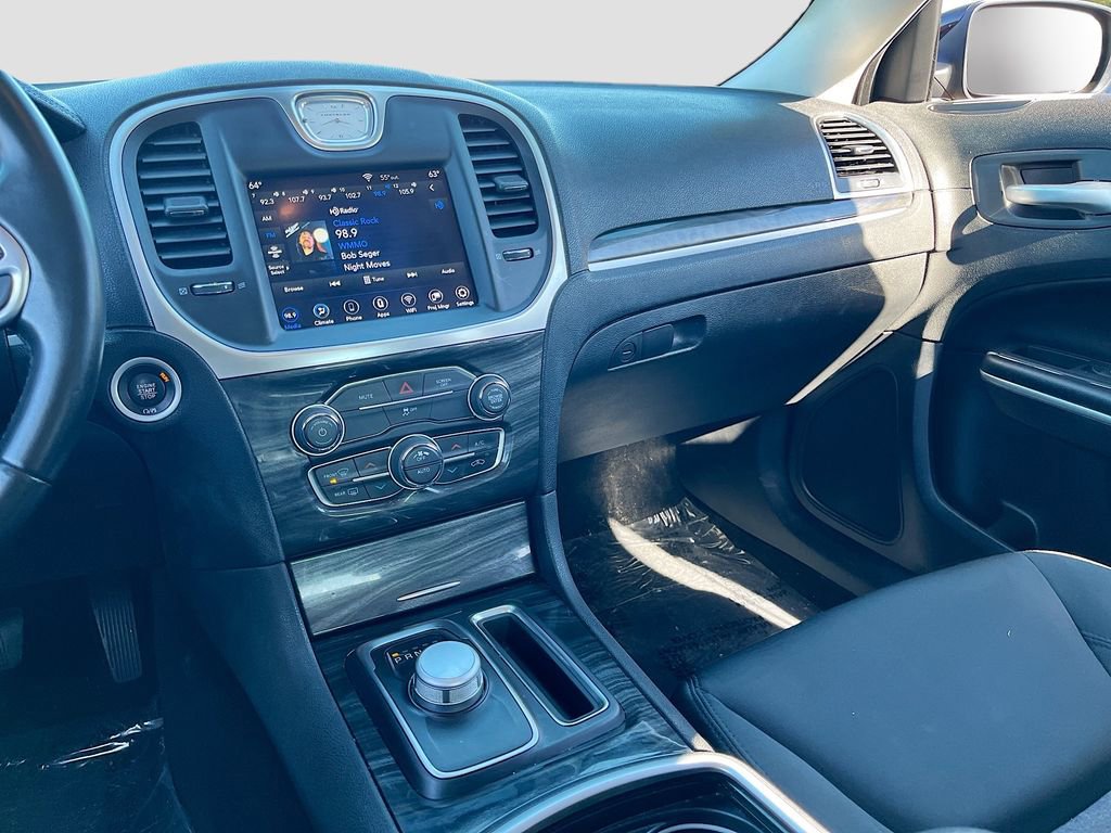 Certified 2020 Chrysler 300 Touring w/ Sport Appearance Package image 21