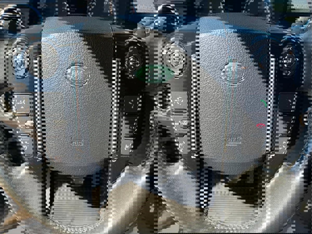 Used 2016 Land Rover LR4 HSE Silver Edition image 17