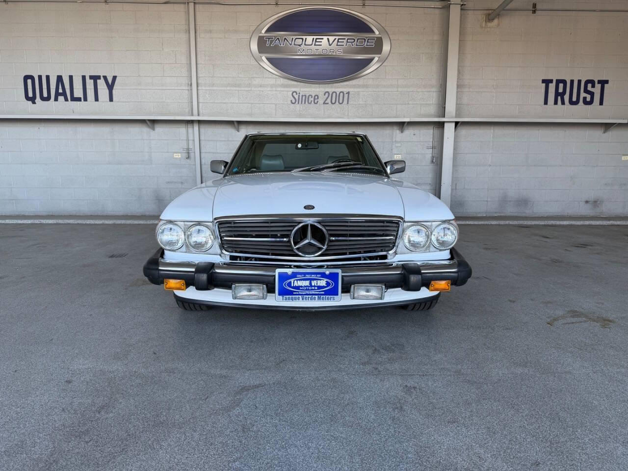 Used 1987 Mercedes-Benz 560 SL image 4