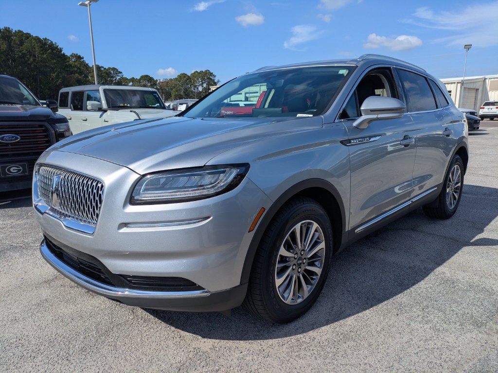 Certified 2021 Lincoln Nautilus FWD w/ Equipment Group 101A image 9
