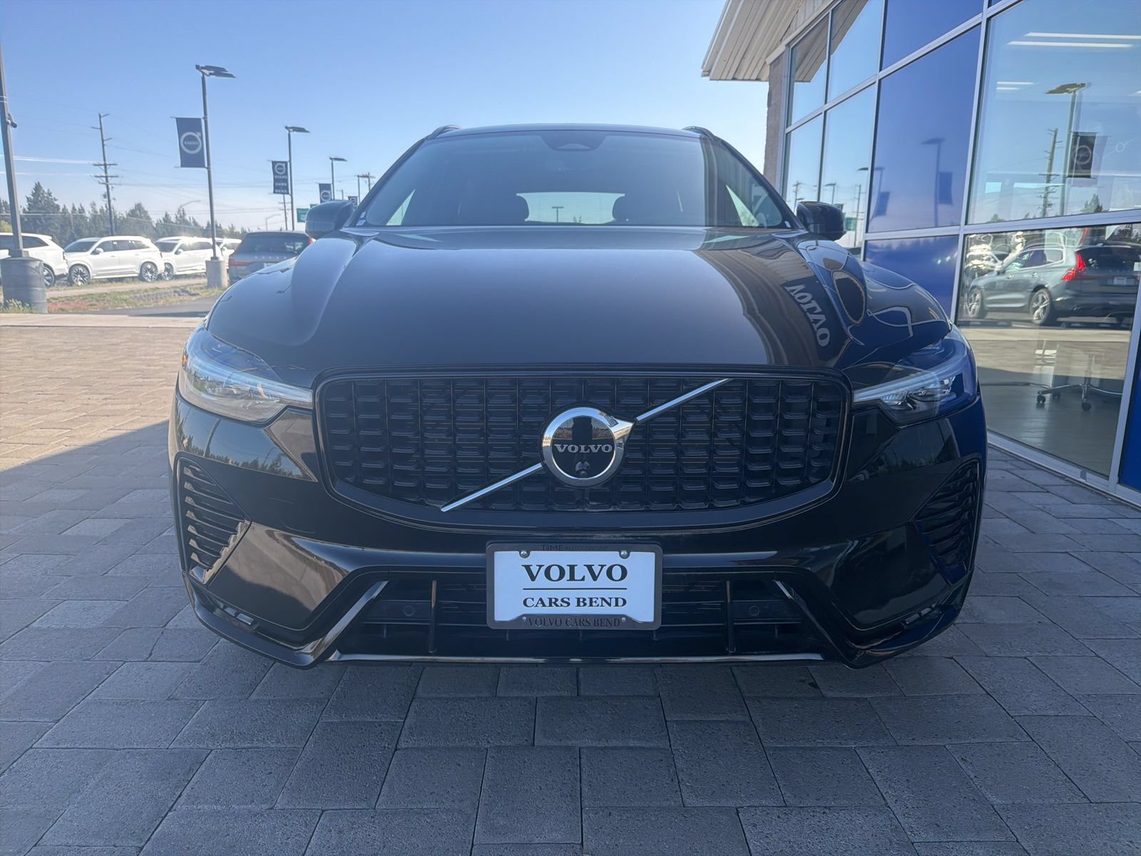 Used 2025 Volvo XC60 B5 Plus AWD/4WD image 3