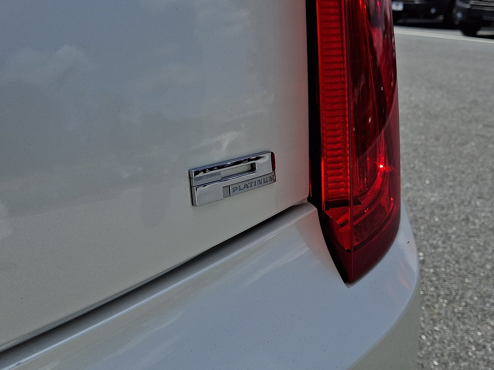 Used 2013 Cadillac XTS Platinum AWD/4WD image 32