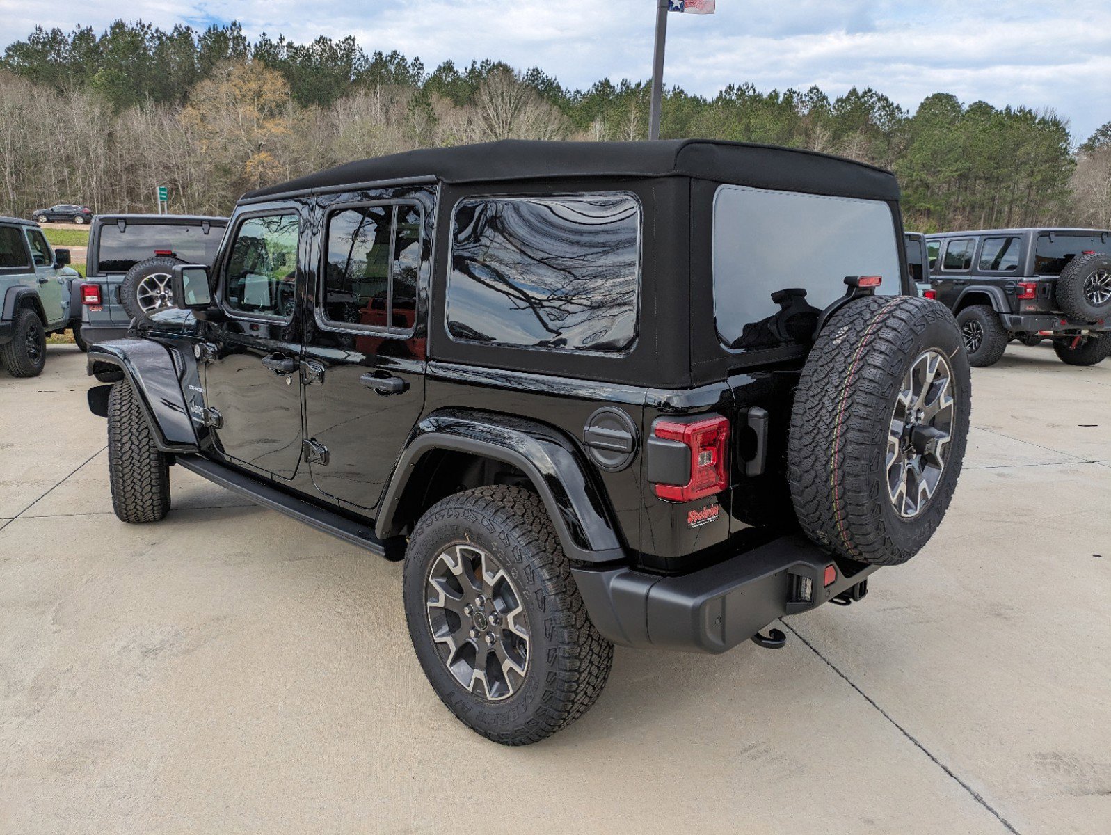 Used 2024 Jeep Wrangler Sahara w/ Technology Group image 6
