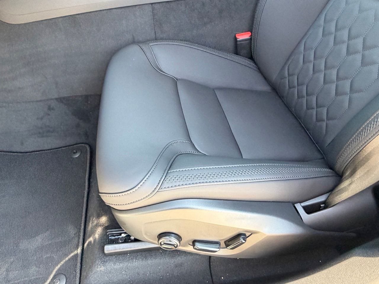 New 2027 Volvo XC60 B5 Plus AWD/4WD image 17