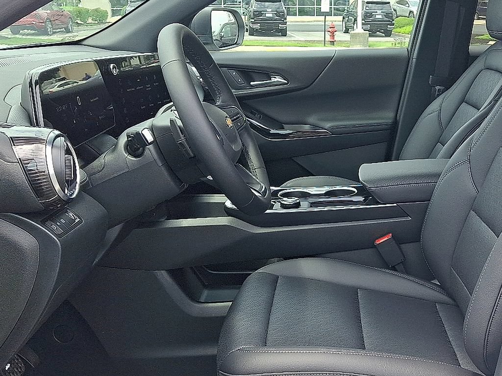 New 2027 Chevrolet Equinox LT w/ Convenience Package II FWD image 8