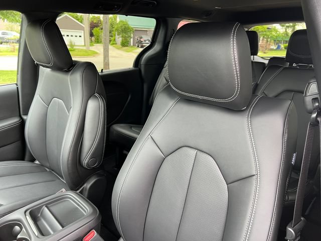 New 2027 Chrysler Pacifica Select AWD/4WD image 12